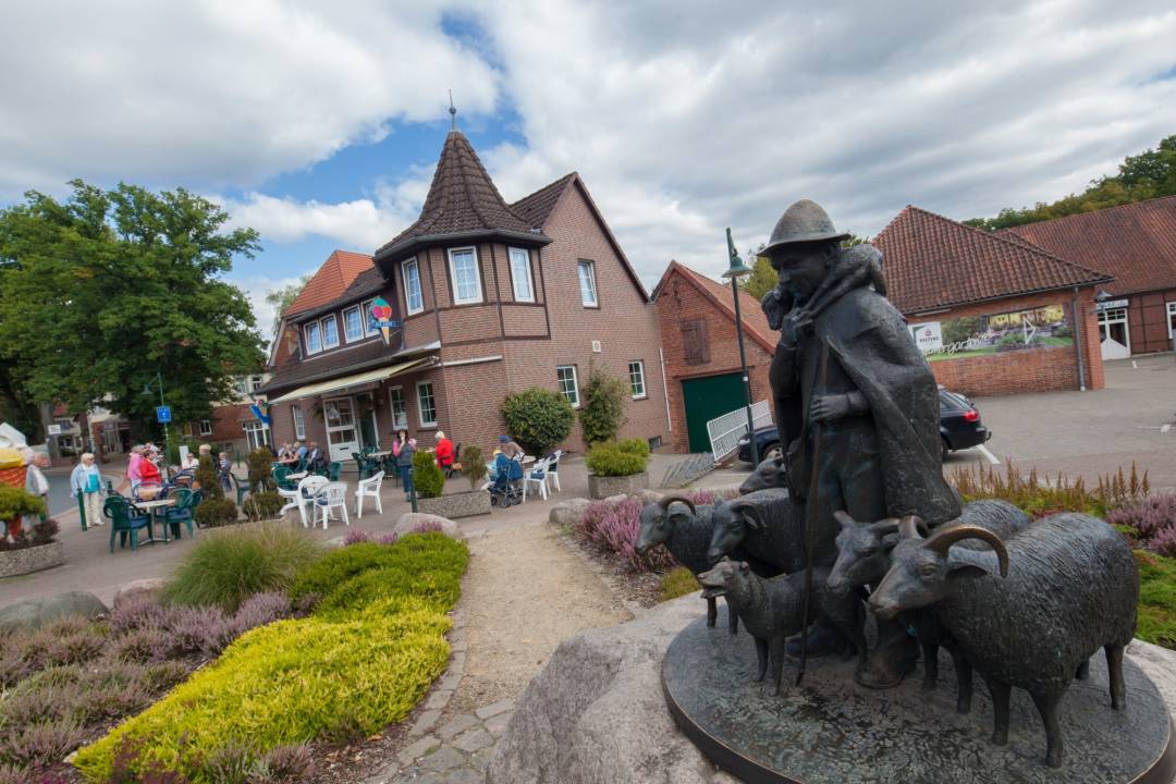 Bispingen Ansicht der Schäferstatue