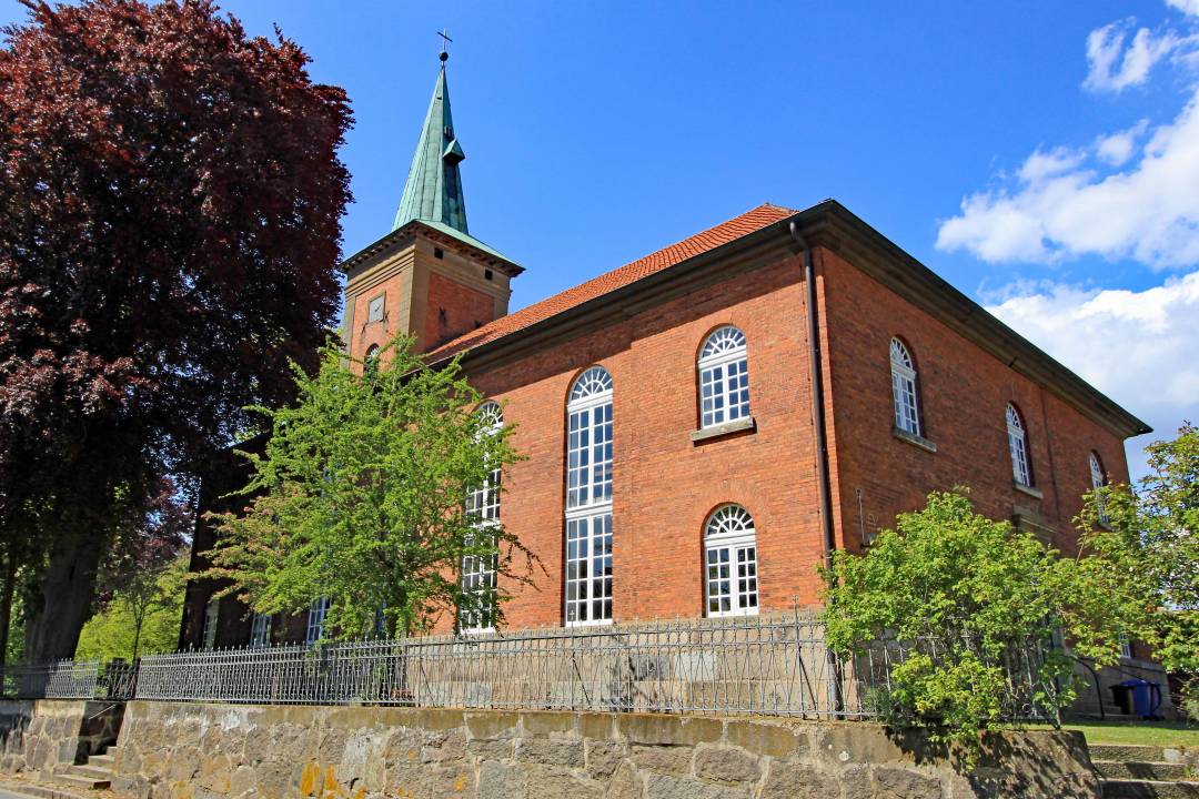 Klassizistische Bartholomäuskirche (1843), Himbergen