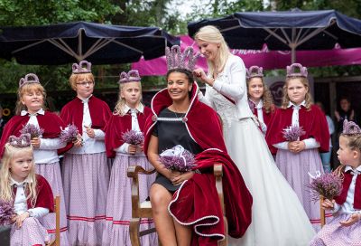 Krönungszeremonie beim Heideblütenfest in Amelinghausen