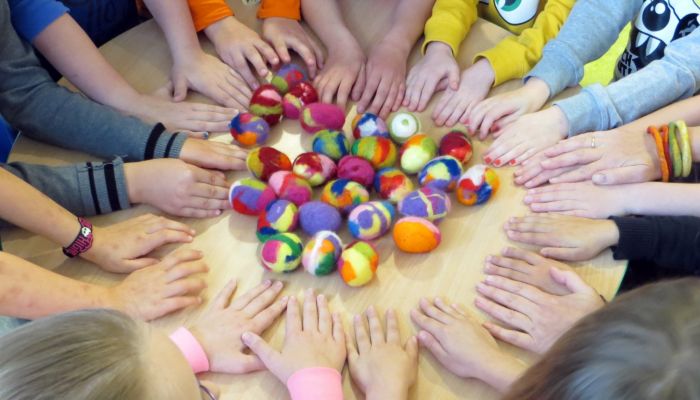 Felto Filzwelt spielende Kinder